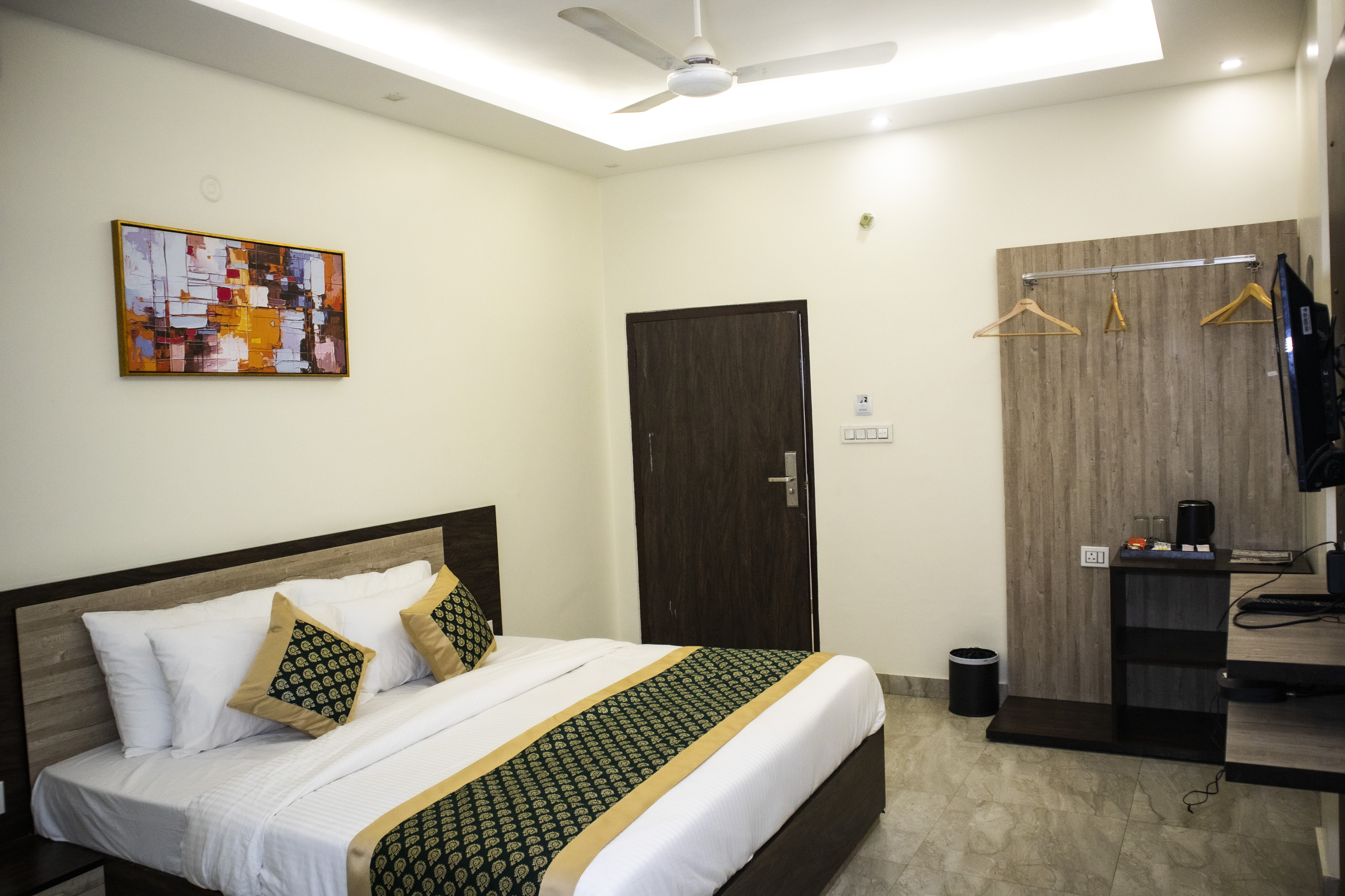 Deluxe Room at RoadRolls Nadesar