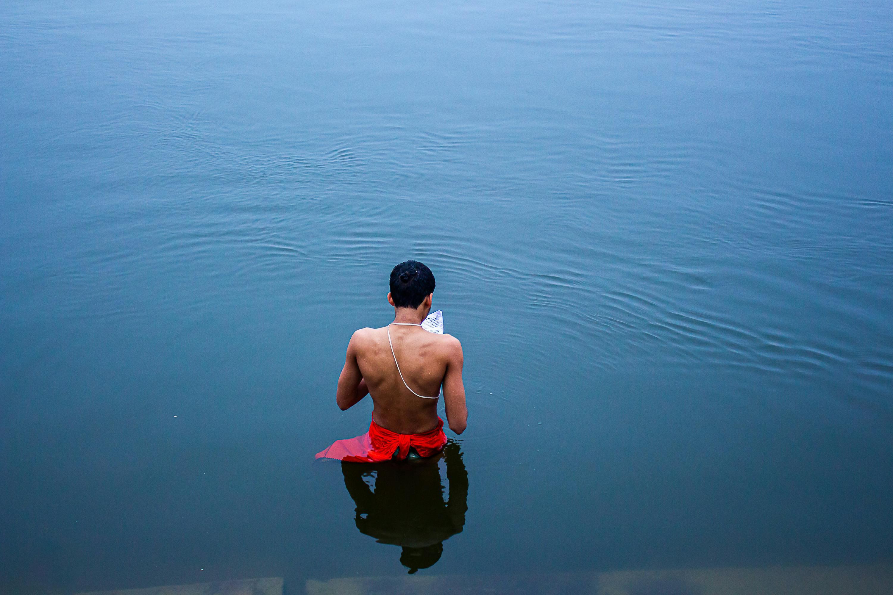 Pilgrim doing ritual in the Ganga, Varanasi
